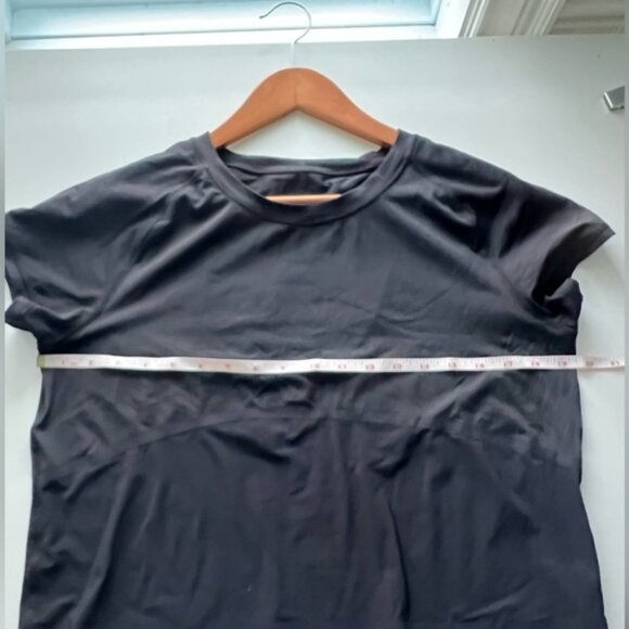 Lululemon Final Lap Short Sleeve UV Black Size 8 - Picture 2 of 3